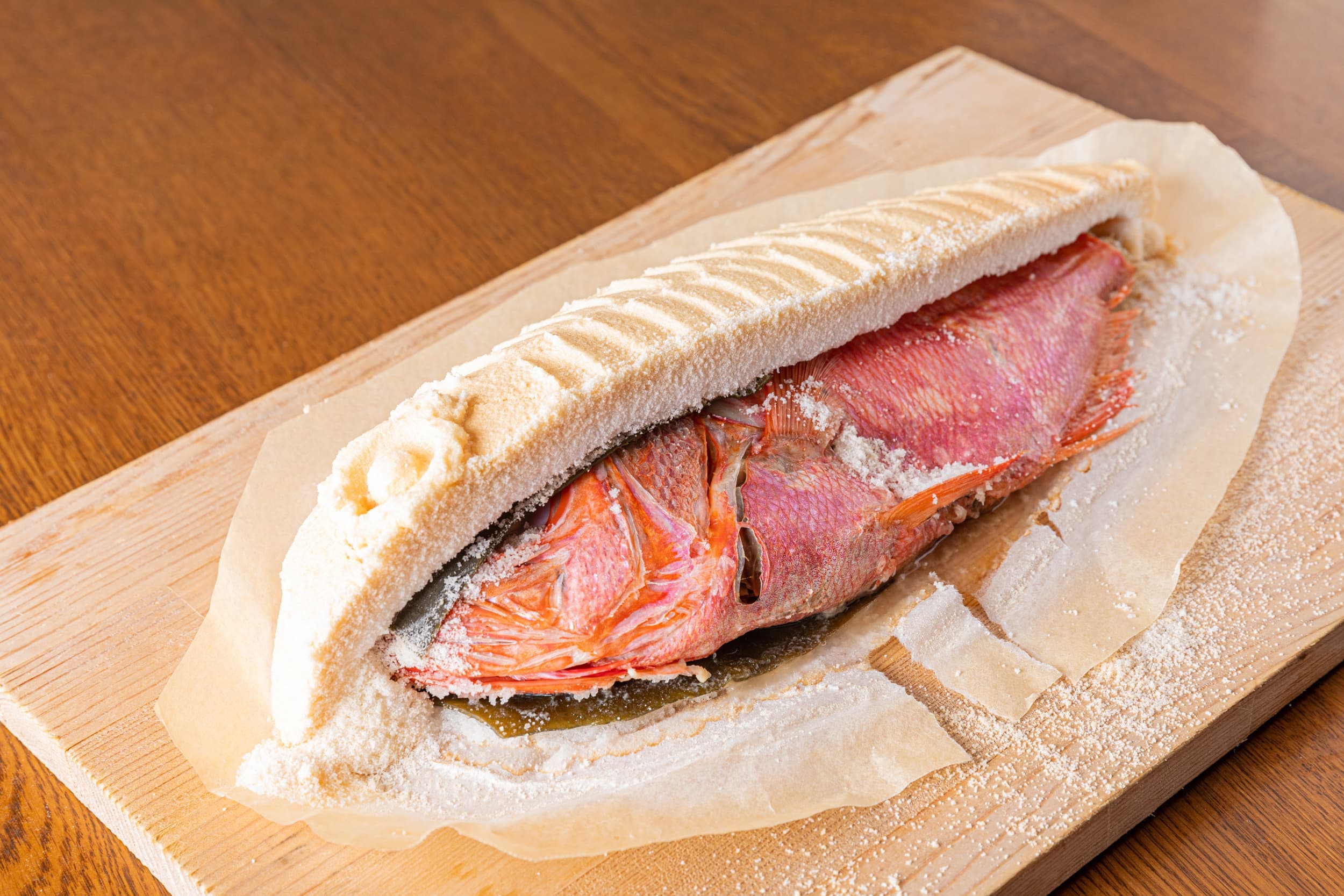 金目鯛の塩釜焼中身